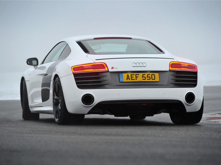  Audi R8 V10 Plus 2013 года  (UK) (фото 15 из 15)